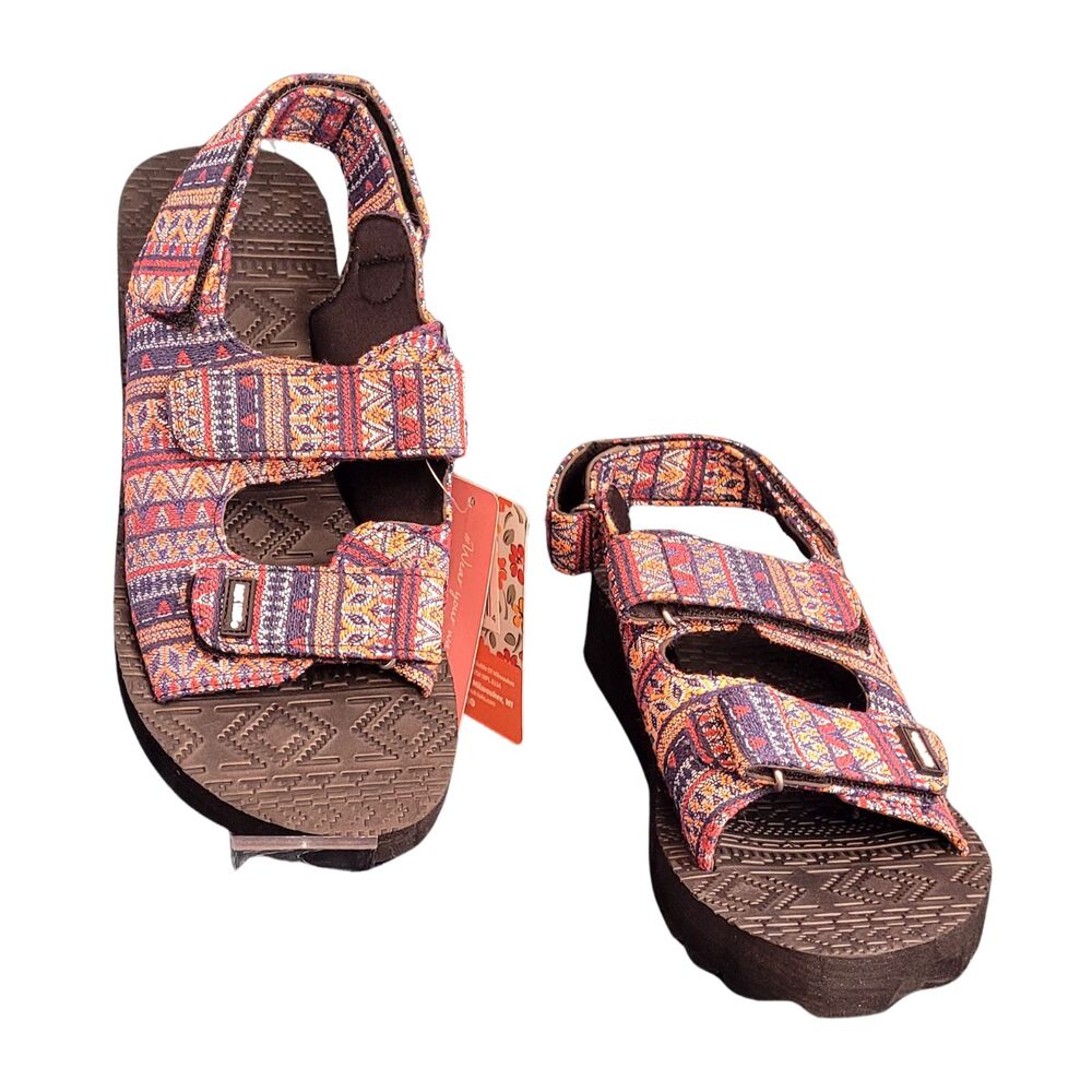Muk Luks Navy Multi Women's 8 Lightweight Rubber Sole Southwestern Velcro Sandal